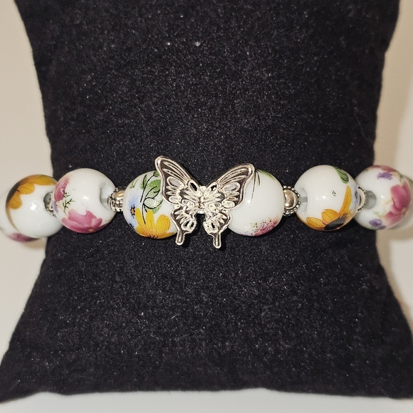 Floral Beaded Stretch Bracelet Handmade - Picture 2 of 3